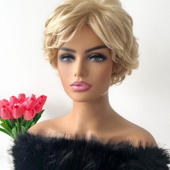 Timeless beauty perika Virginia