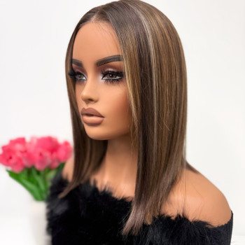 Wear&Go perika Maggie smeđa s plavim pramenovima